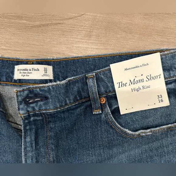 NWT Abercrombie High Rise Mom Short - Picture 2 of 4